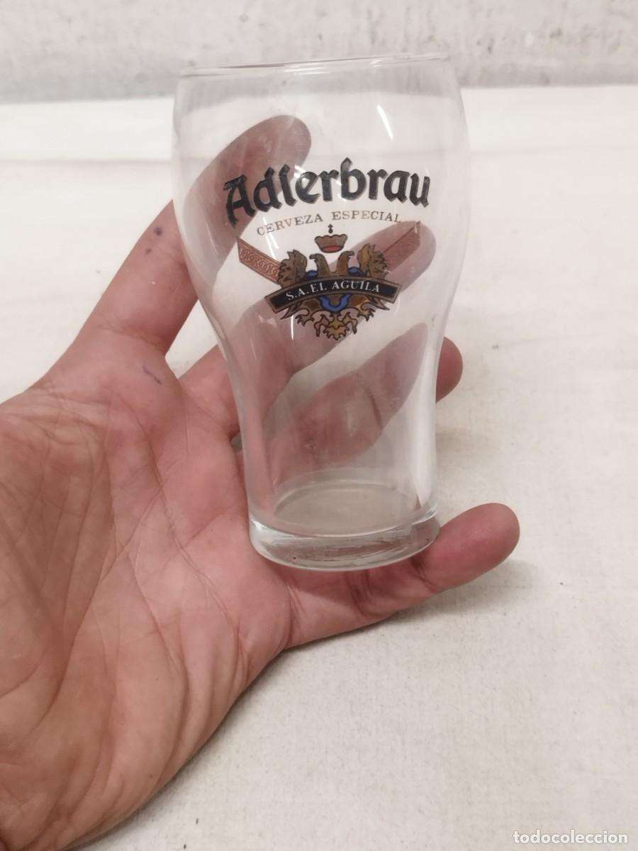 Coleccionismo de cervezas: Antiguo vaso de cristal, publicidad cerveza Adlerbrau especial S.A. El Aguila.