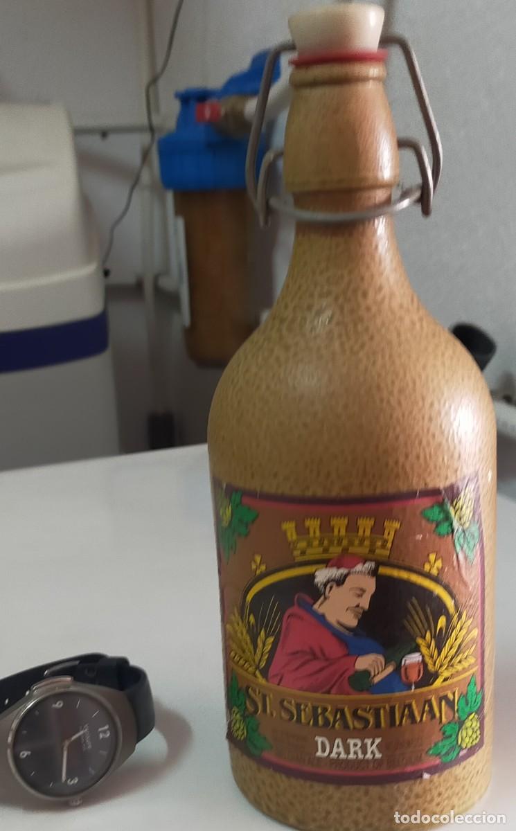 Colecionismo de cervejas: BOTELLA DE CERVEZA DE CERAMICA DE COLOR MAS OSCURO, CON ETIQUETA Y TAPON