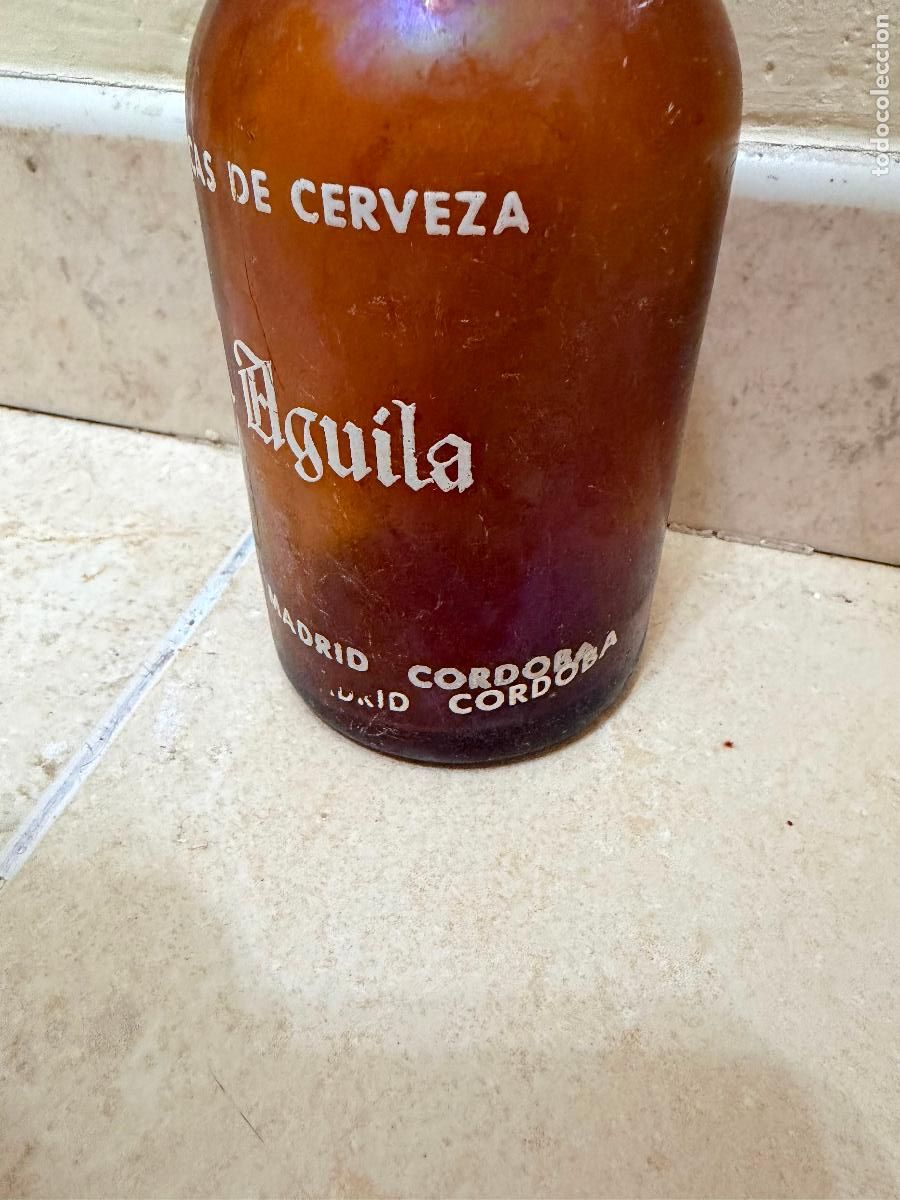 Coleccionismo de cervezas: Botella de cerveza el &aacute;guila con error - Foto 3