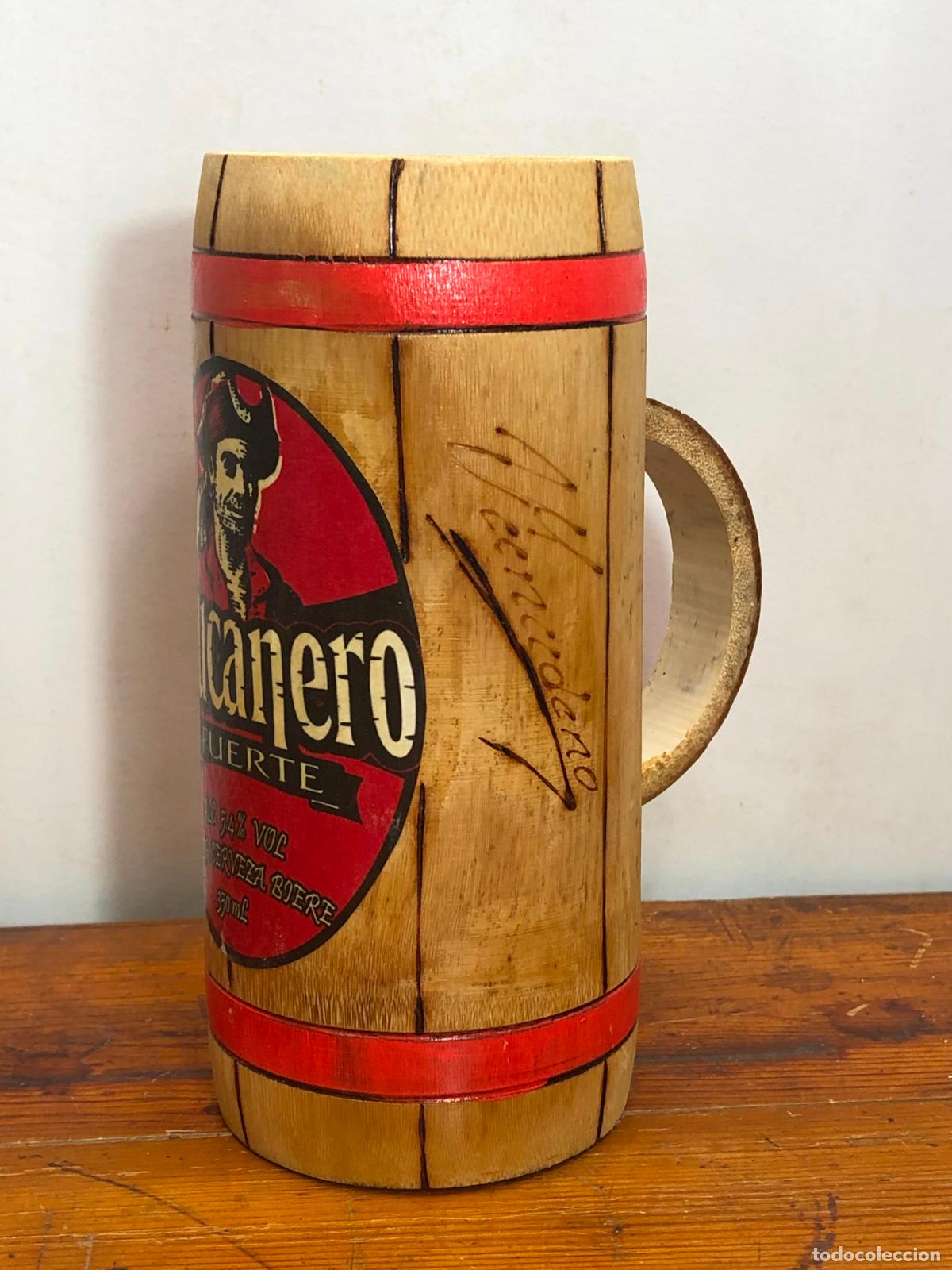 Coleccionismo de cervezas: Antigua jarra de colecci&oacute;n &middot; Cerveza Bucanero Fuerte &middot; Cuba &middot; madera de ca&ntilde;a natural &middot; con firma