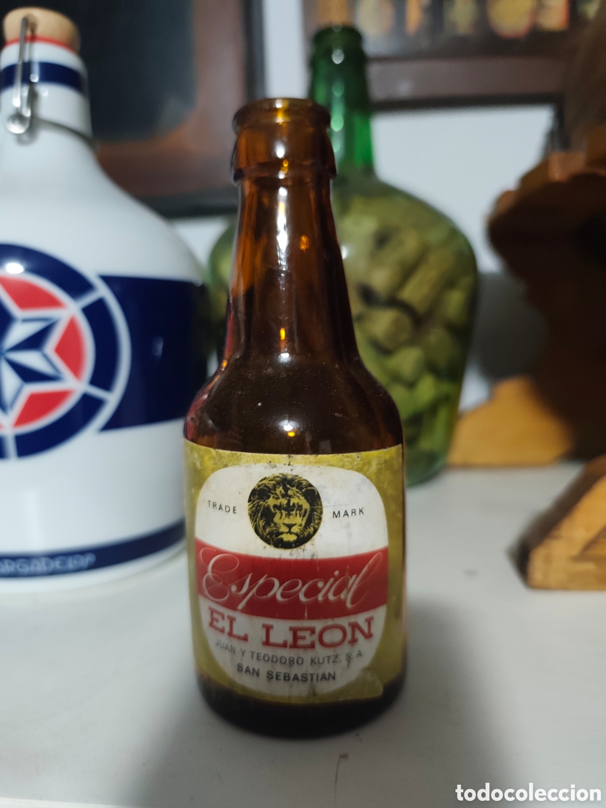 Coleccionismo de cervezas: Botella cerveza el Le&oacute;n etiqueta vacia