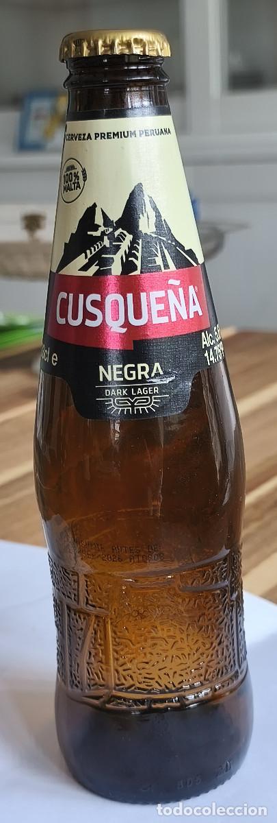 Coleccionismo de cervezas: BOTELLA VACIA con ETIQUETAS y CHAPA TAPON CORONA - CUSQUE&Ntilde;A NEGRA - PERU