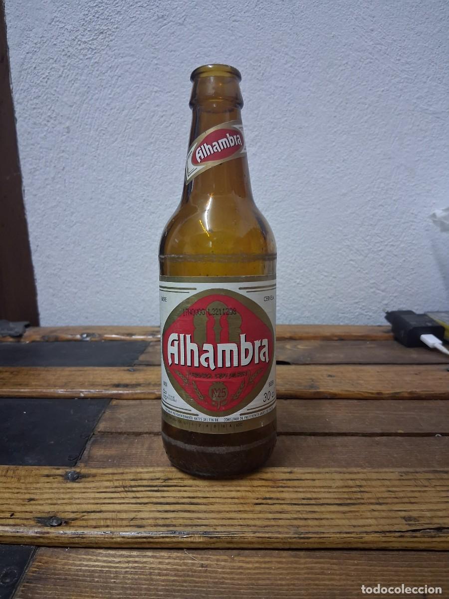 Coleccionismo de cervezas: Botella de cerveza La Alhambra de 30 cl Granada Andaluc&iacute;a tercio