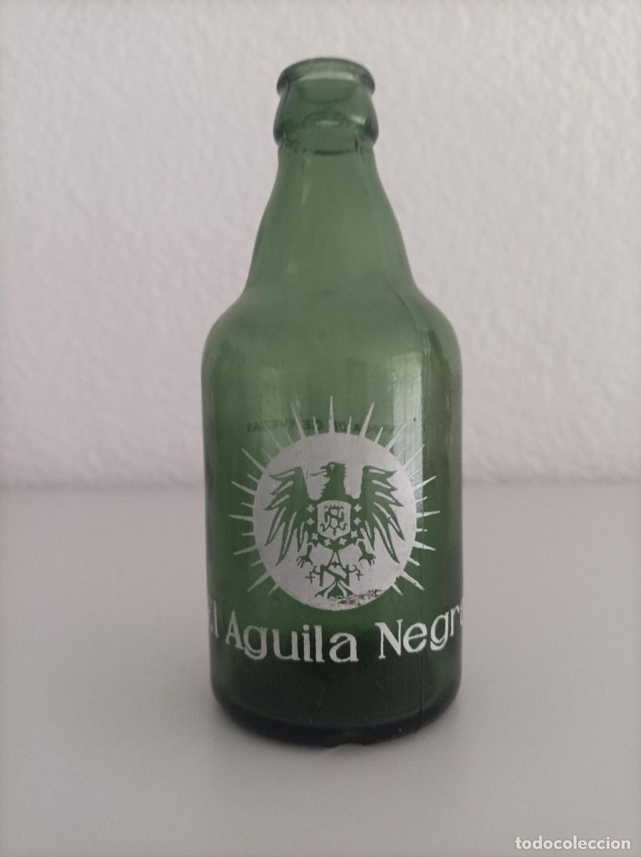 Coleccionismo de cervezas: Botella de cerveza antigua el Aguila Negra -LEER-