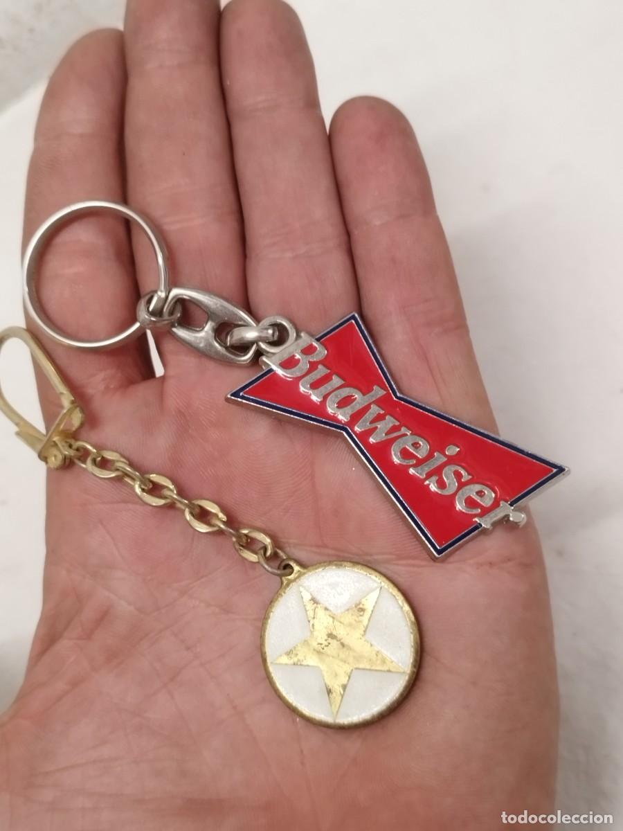 Coleccionismo de cervezas: Dos antiguos llaveros de publicidad cerveza. Damm Estrella y Budweiser, Bud.