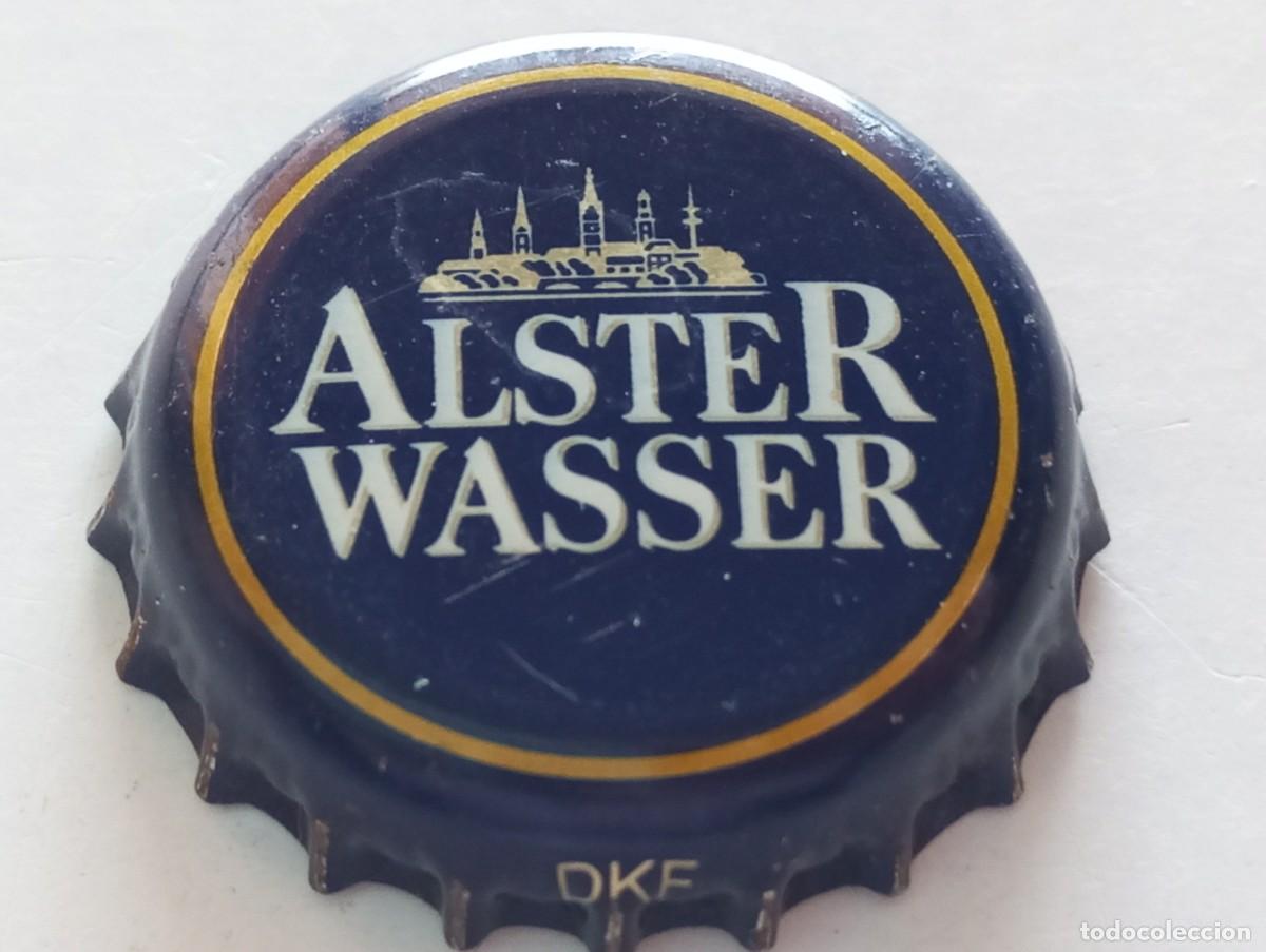 Coleccionismo de cervezas: Chapa tap&oacute;n corona de la cerveza alemana ASTRA ALSTER WASSER (falda azul)