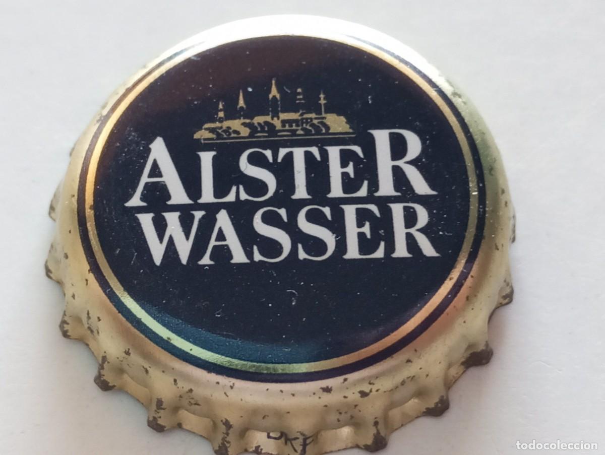 Coleccionismo de cervezas: Chapa tap&oacute;n corona de la cerveza alemana ASTRA ALSTER WASSER (falda dorada)