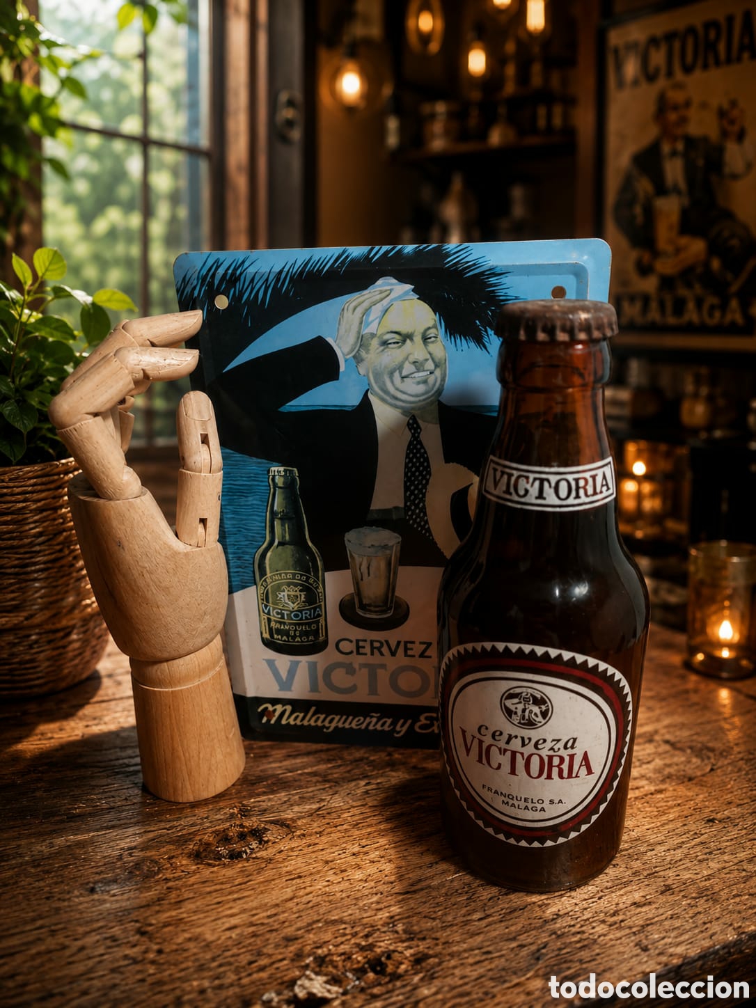 Coleccionismo de cervezas: CHAPA Y BOTELLIN DE CERVEZA VICTORIA - MALAGUE&Ntilde;A Y EXQUISITA