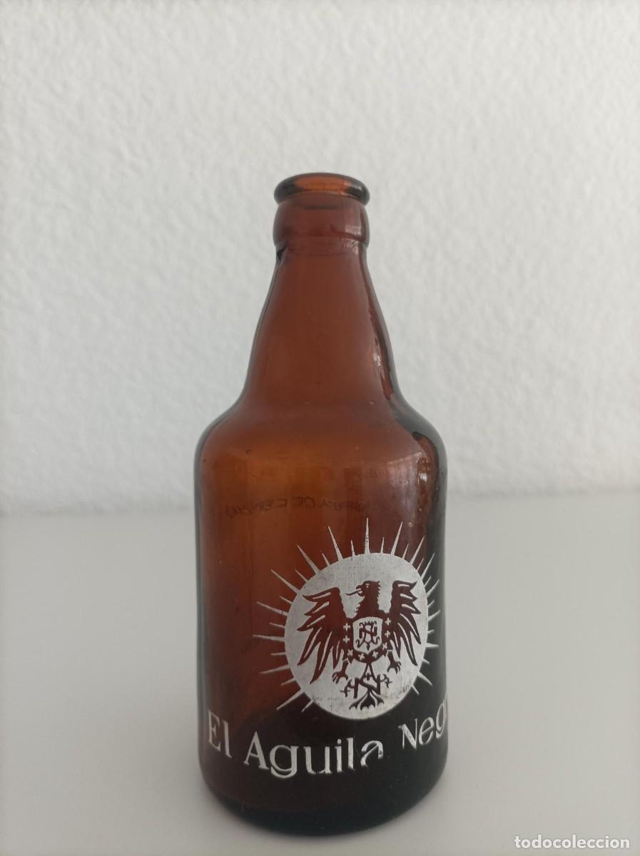 Coleccionismo de cervezas: Botella antigua cerveza el aguila negra