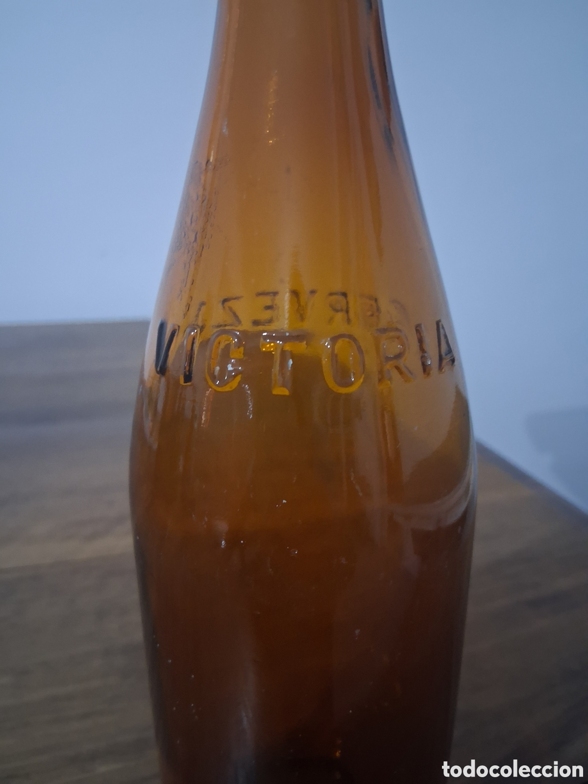 Coleccionismo de cervezas: Botella de cerveza Victoria M&aacute;laga 66 cl del a&ntilde;o 1928 letras en relieve