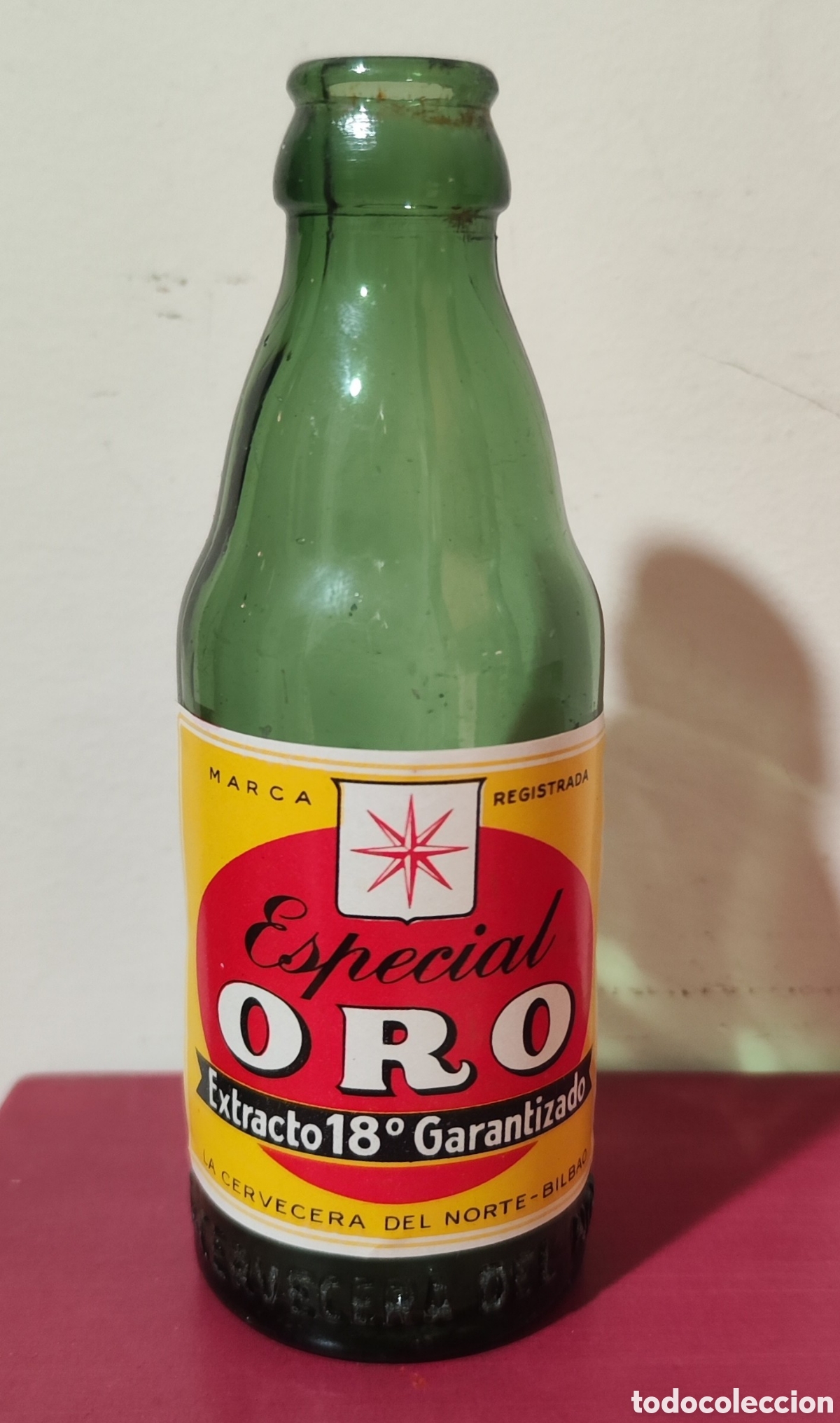 Coleccionismo de cervezas: Botella cerveza oro. La Cervecera Del Norte