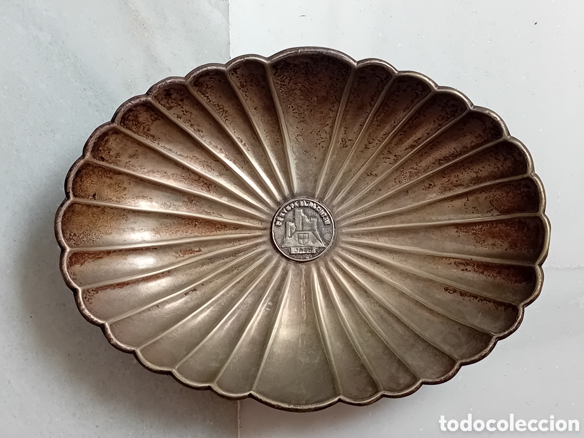 Coleccionismo de cervezas: ANTIGUA BANDEJA ALPACA PUBLICUDAD CERVEZA EL ALCAZAR JAEN. MIDE 31X23 CM