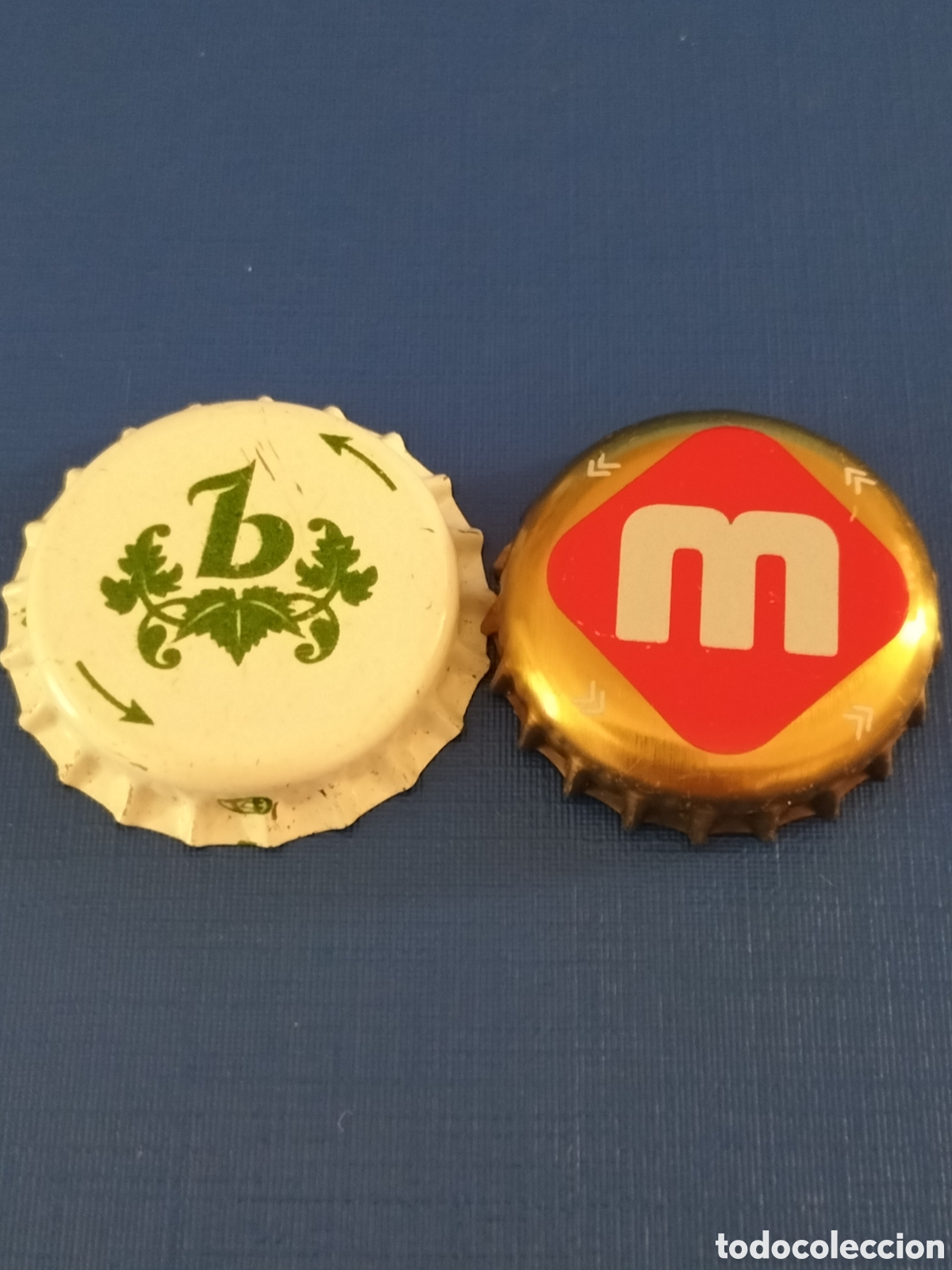 Coleccionismo de cervezas: LOTE 2 CHAPAS TAPON CORONA CERVEZA - BEBIDA DE MALTA - ARABIA SAUDI