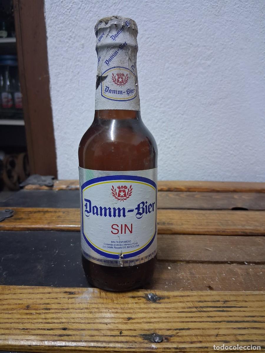 Coleccionismo de cervezas: Botella llena con chapa de cerveza Damm Barcelona sin alcohol a&ntilde;o 1995 etiqueta quinto