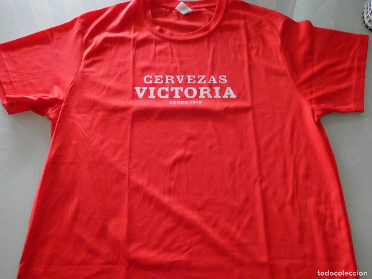 Coleccionismo de cervezas: CAMISETA DE CERVEZA CERVEZAS VICTORIA M&Aacute;LAGA 1928 CAMARERO. TALLA L. A ESTRENAR. 130GR