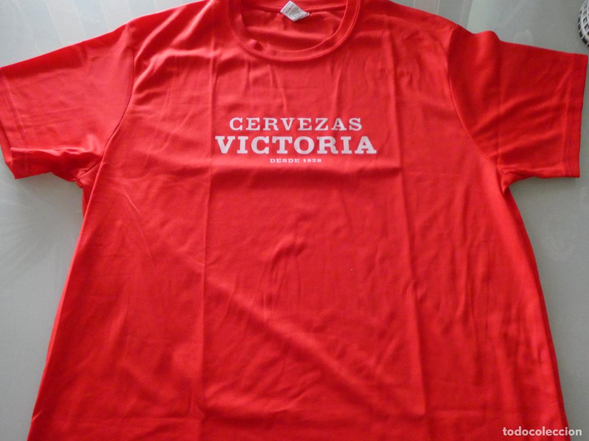Coleccionismo de cervezas: CAMISETA DE CERVEZA CERVEZAS VICTORIA M&Aacute;LAGA 1928 CAMARERO. TALLA M. A ESTRENAR. 130GR