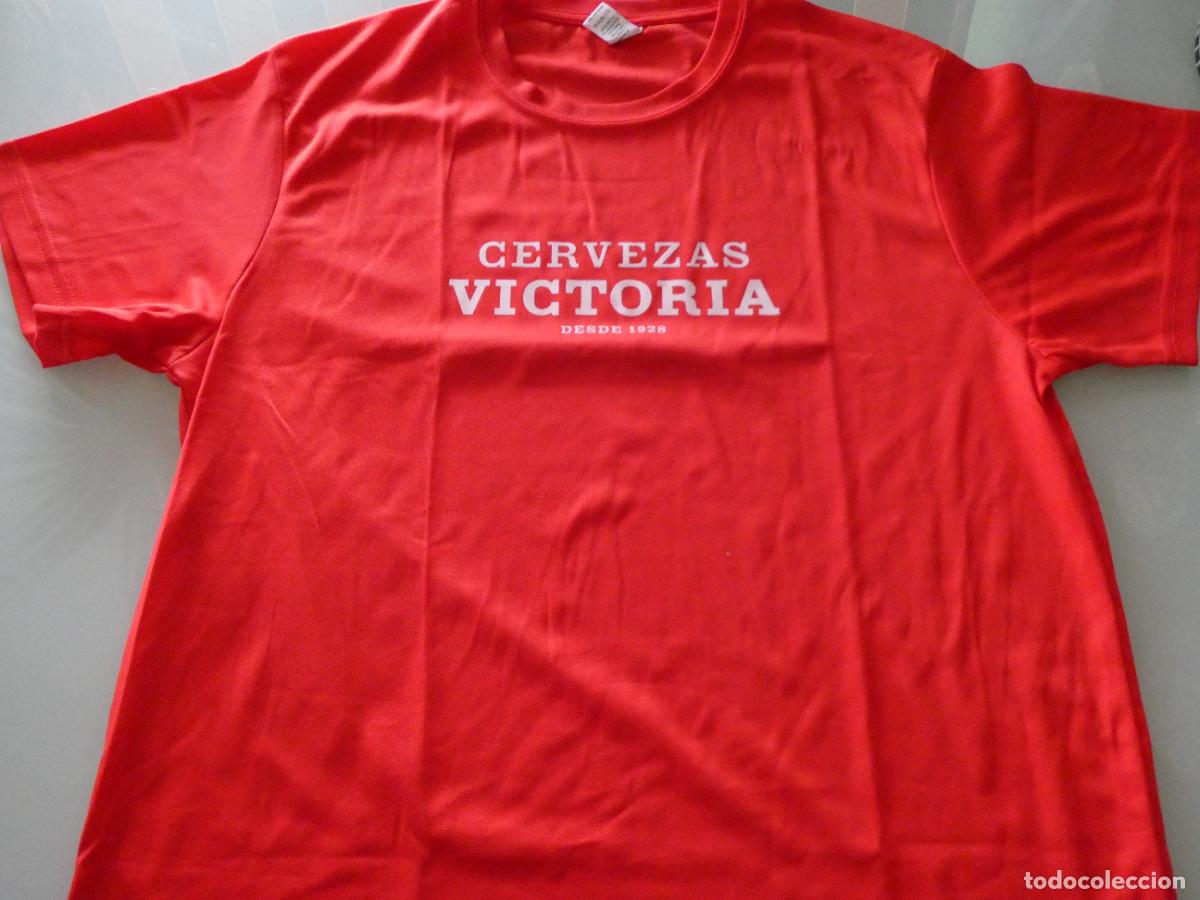 Coleccionismo de cervezas: CAMISETA DE CERVEZA CERVEZAS VICTORIA M&Aacute;LAGA 1928 CAMARERO. TALLA S. A ESTRENAR. 130GR