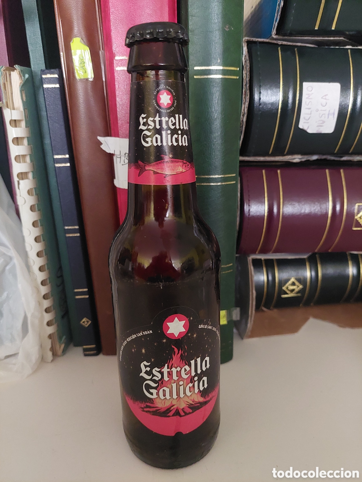 Coleccionismo de cervezas: 2027 xacobeo hogueras san Juan Galicia estrella Galicia botella vac&iacute;a