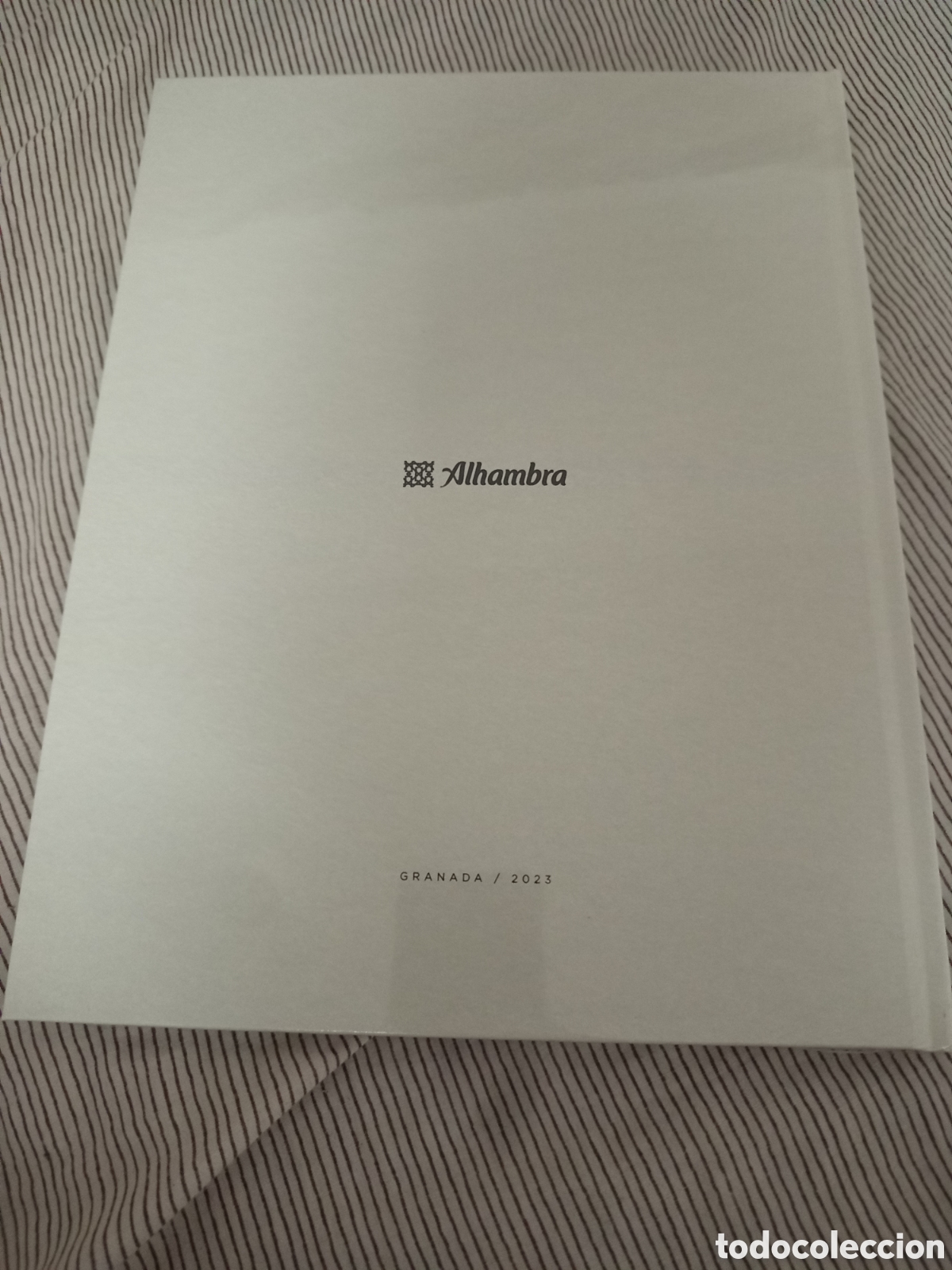 Coleccionismo de cervezas: Libro de cervezas Alhambra y Chema Madoz - Foto 2