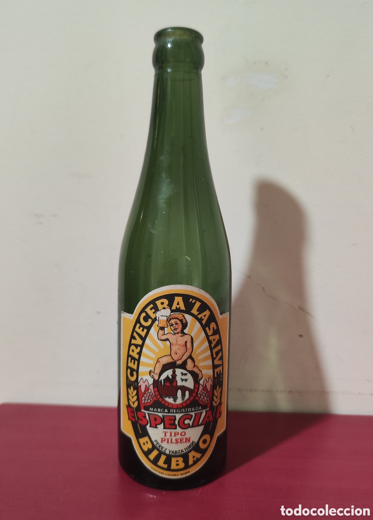 Coleccionismo de cervezas: Antigua botella cerveza La Salve