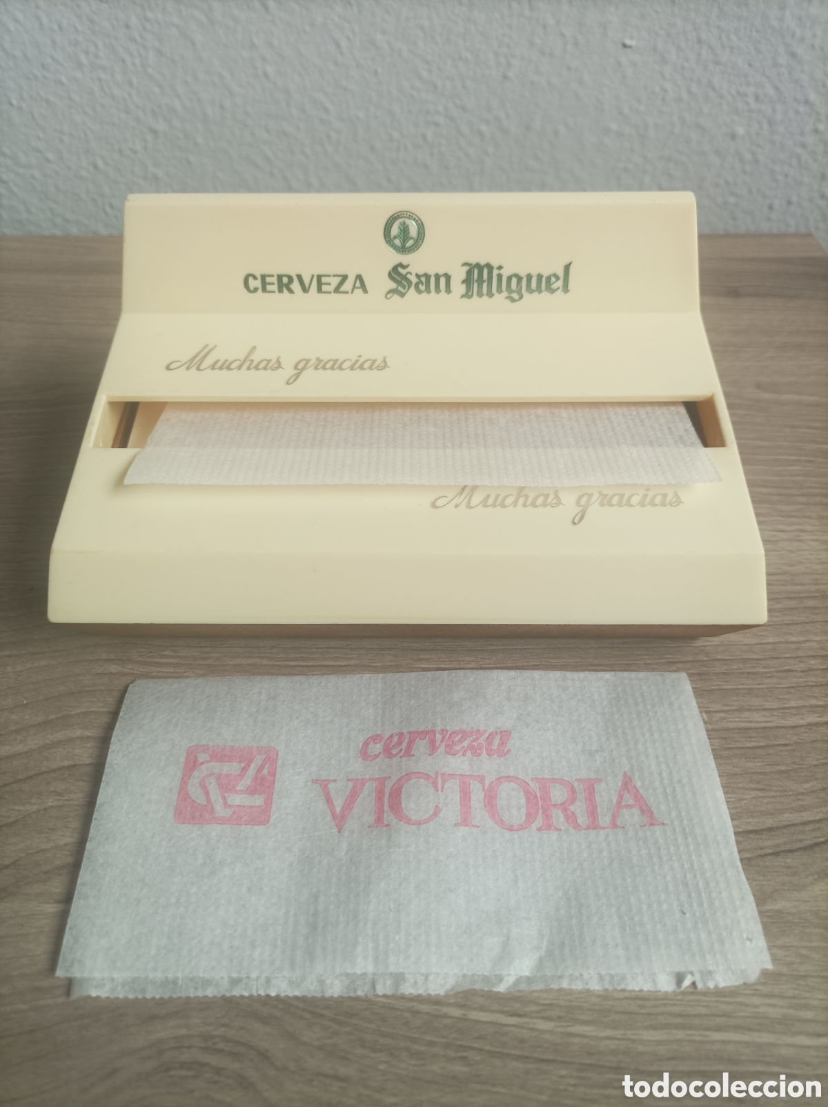 Coleccionismo de cervezas: Servilletero Vintage cerveza San Miguel con servilletas Vivtoria