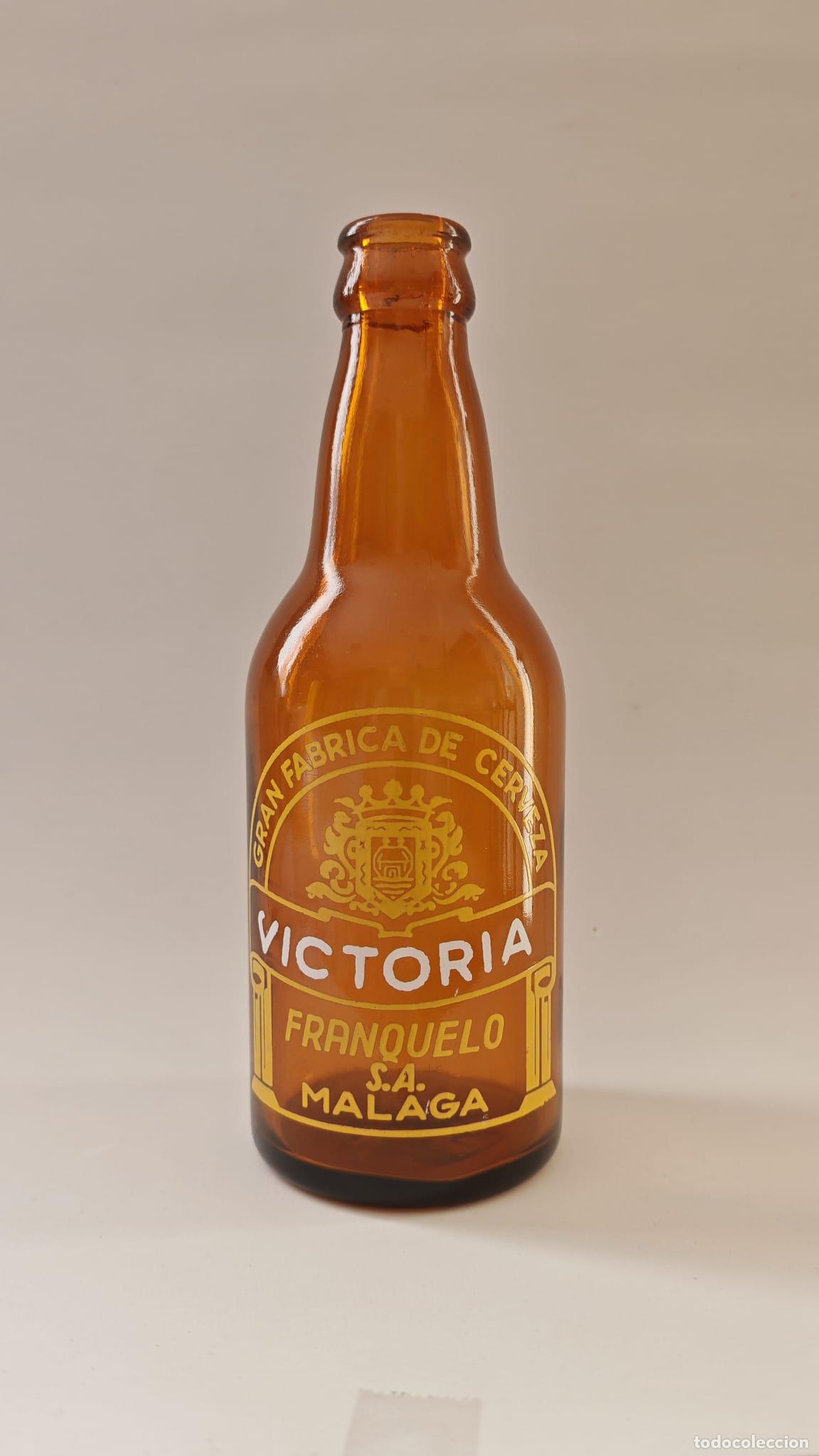 Coleccionismo de cervezas: CERVEZA *VICTORIA* 33 CL. FRANQUELO-MALAGA, SERIGRAF&Iacute;A AMARILLA, LETRAS VICTORIA EN BLANCO