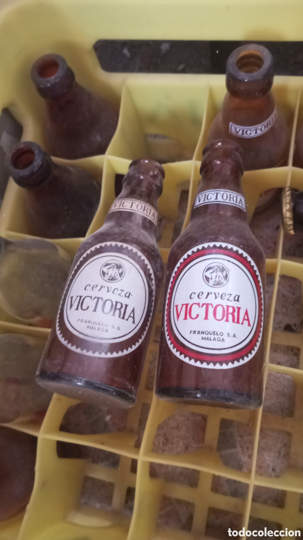 Coleccionismo de cervezas: Pareja de botellines cerveza Victoria Malaga