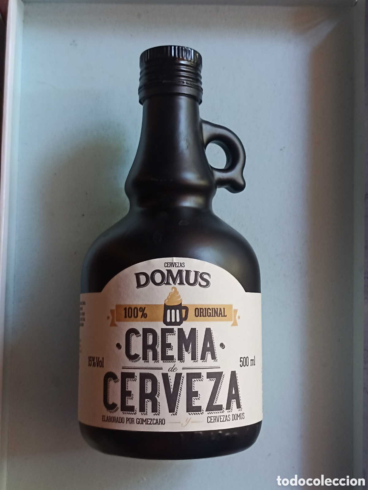 Coleccionismo de cervezas: Botella cerveza Domus Crema de cerveza vac&iacute;a con tap&oacute;n 500 ml