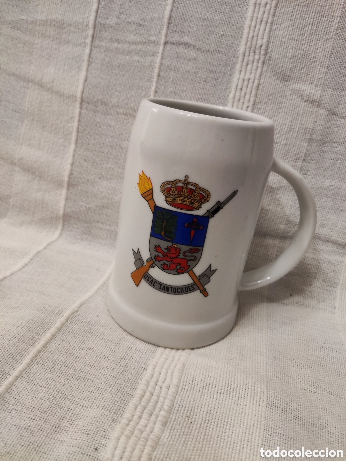 Coleccionismo de cervezas: Jarra Militaria Ej&eacute;rcito de Tierra - USAC Santocildes (Astorga) ​Jarra de cerveza de cer&aacute;mica blanca