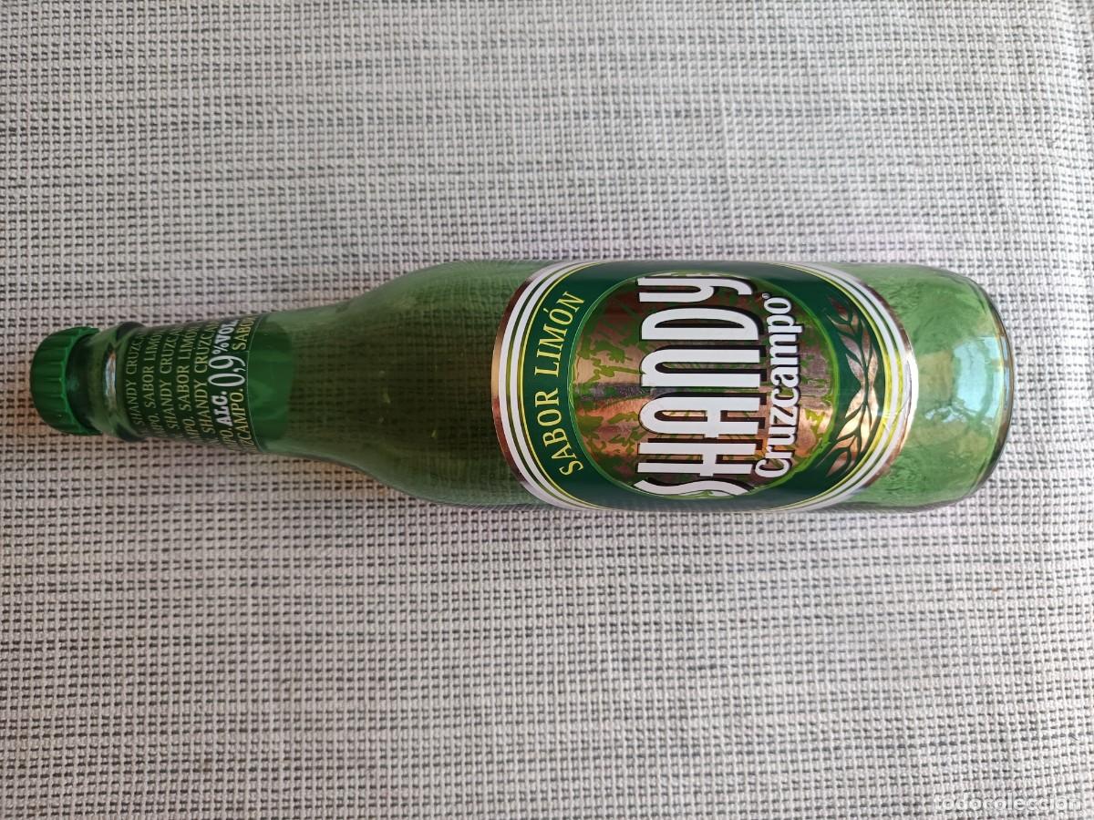 Coleccionismo de cervezas: Cruzcampo. Gran botella de cerveza con lim&oacute;n. Shandy