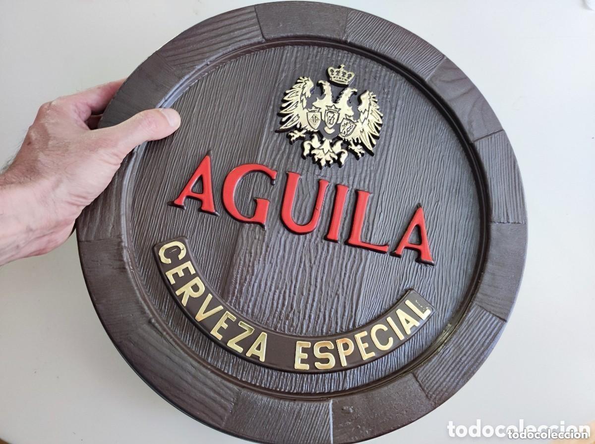 Sammeln von Brauereiartikeln: Decoracion tapa barril cerveza Aguila - Cartel publicidad Aguila Cerveza Especial para colgar