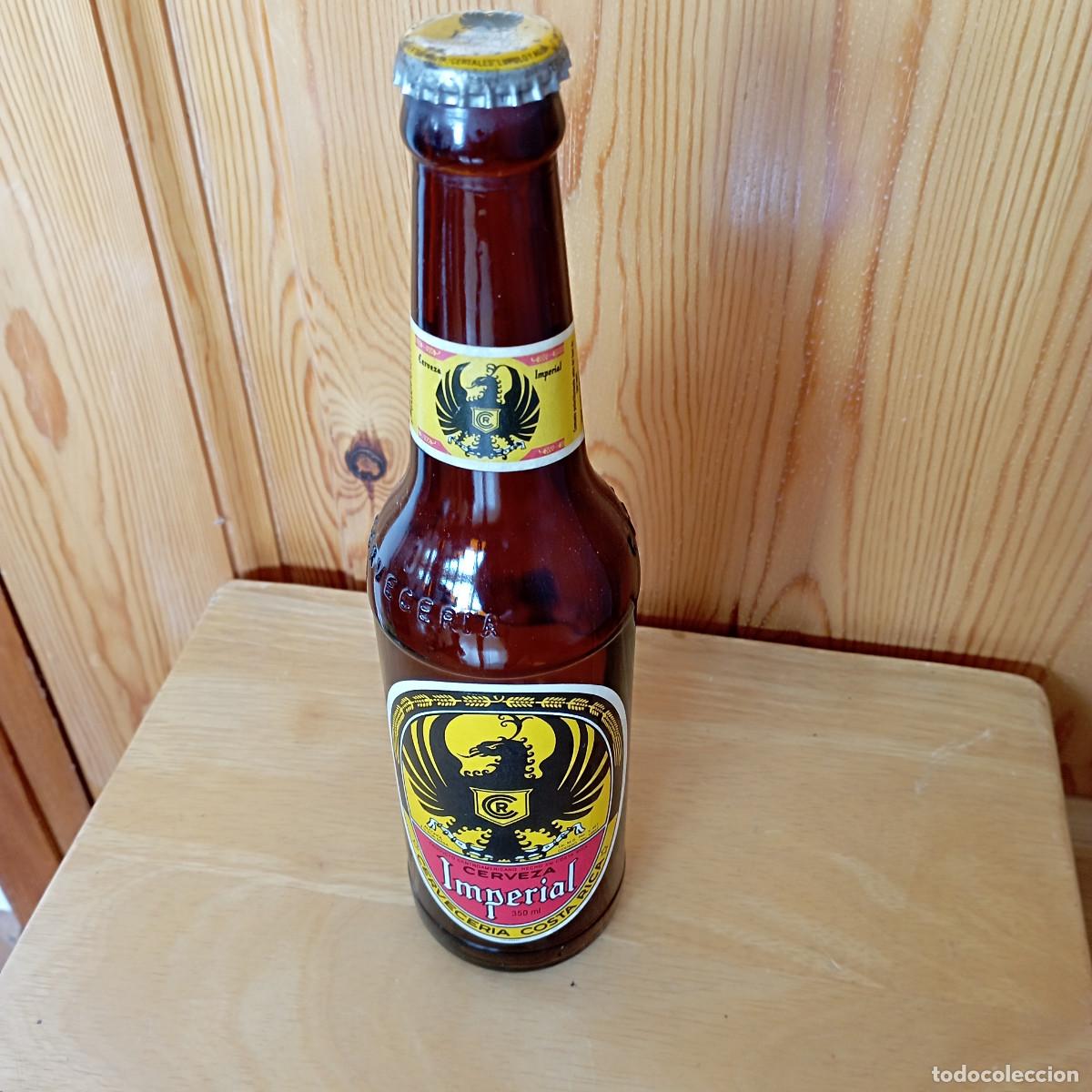 Coleccionismo de cervezas: Botella cerveza IMPERIAL Cervezeria Costa Rica - vacia con chapa