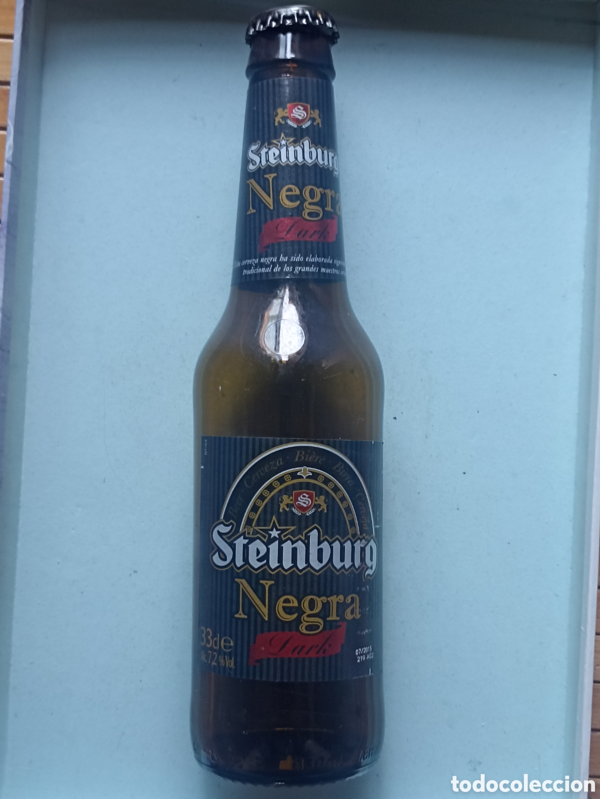 Coleccionismo de cervezas: Botella cerveza Steinburg Negra vac&iacute;a con chapa 330 ml