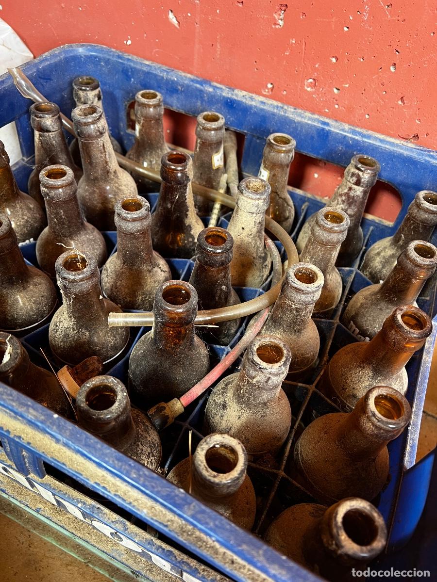 Coleccionismo de cervezas: Botellas de cristal cerveza EL LEON - Foto 4