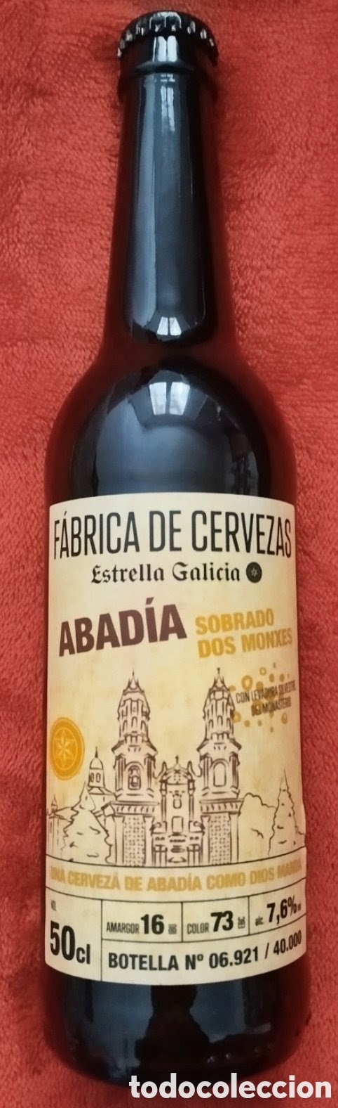 Coleccionismo de cervezas: BOTELLA F&Aacute;BRICA DE CERVEZAS ESTRELLA GALICIA edici&oacute;n &rdquo;PRIMERA&rdquo; especial ABAD&Iacute;A DOS MONXES de 50 CL
