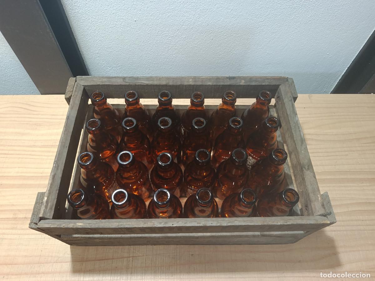 Coleccionismo de cervezas: CAJA MADERA CERVEZA EL AGUILA NEGRA COMPLETA CON 24 BOTELLAS DE 200CL. COLLOTO ASTURIAS.