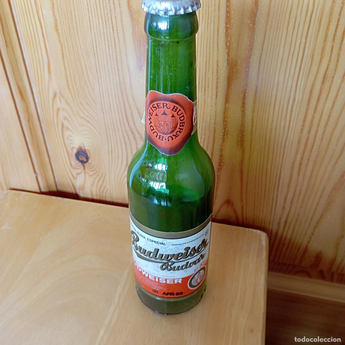 Coleccionismo de cervezas: botella cerveza PILSNER URQUELL- vacia CON CHAPA