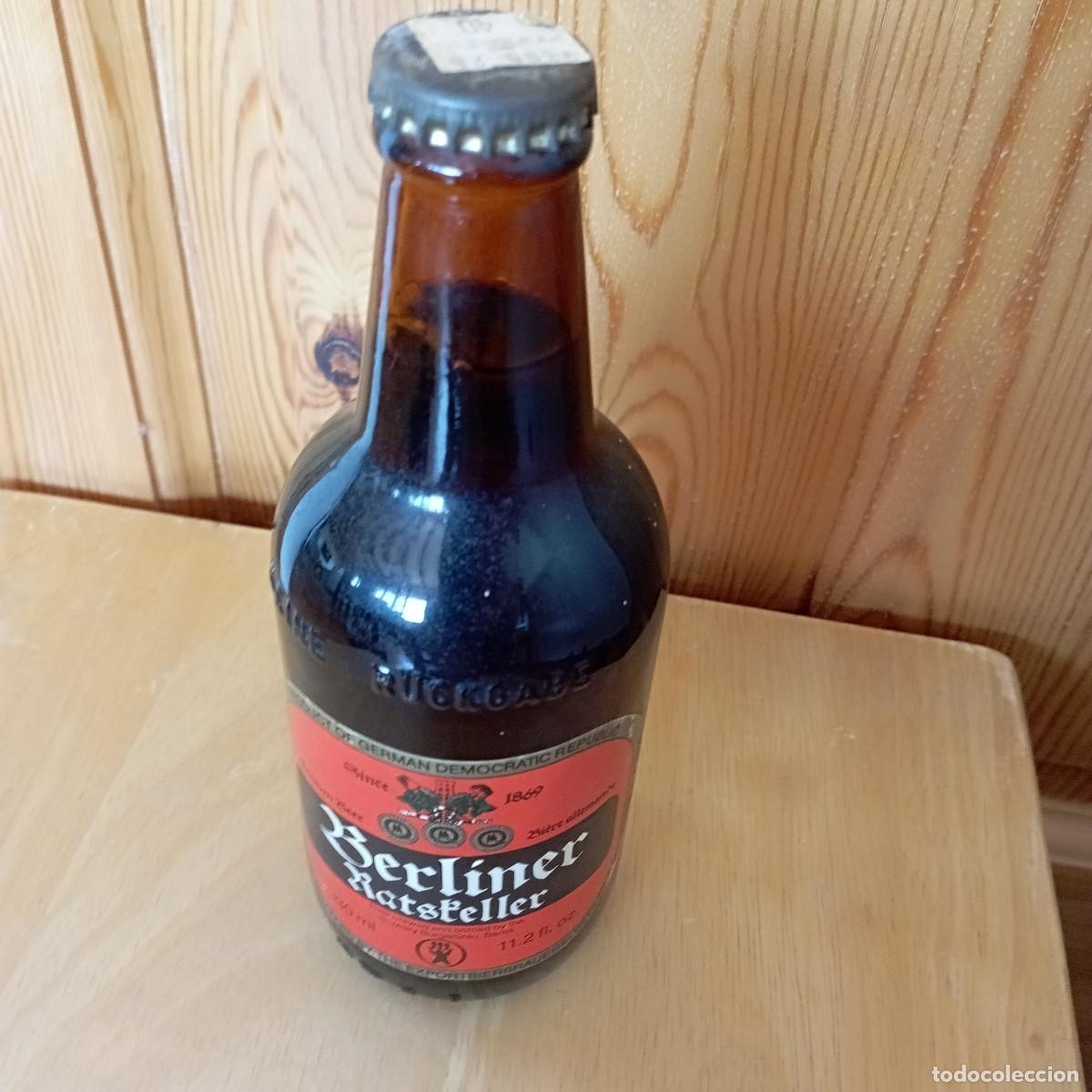 Coleccionismo de cervezas: botella cerveza BERLINER RATSFELLER KEINE R&Uuml;CKBABE llena