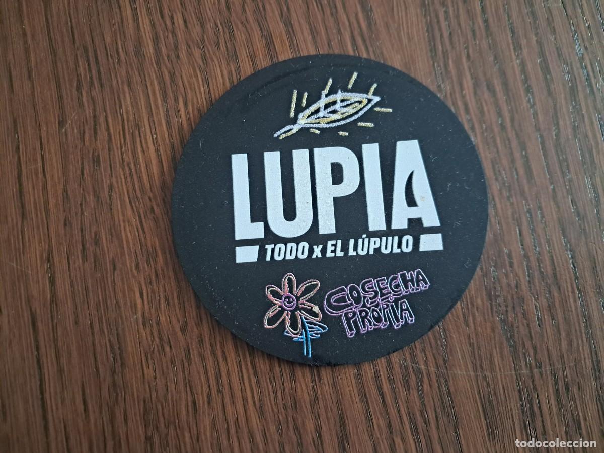 Coleccionismo de cervezas: posavasos de pl&aacute;stico de cerveza, Lupia, estrella Galicia.