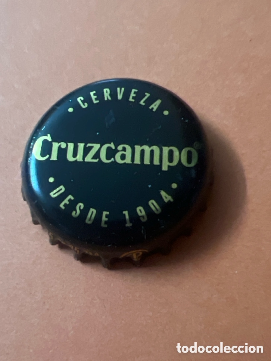 Coleccionismo de cervezas: B41. chapa, tap&oacute;n corona de cerveza cruzcampo. color negro.
