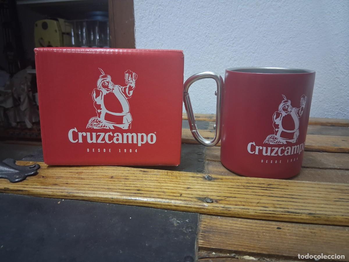Coleccionismo de cervezas: Jarra de metal con mosqueton cerveza Cruzcampo