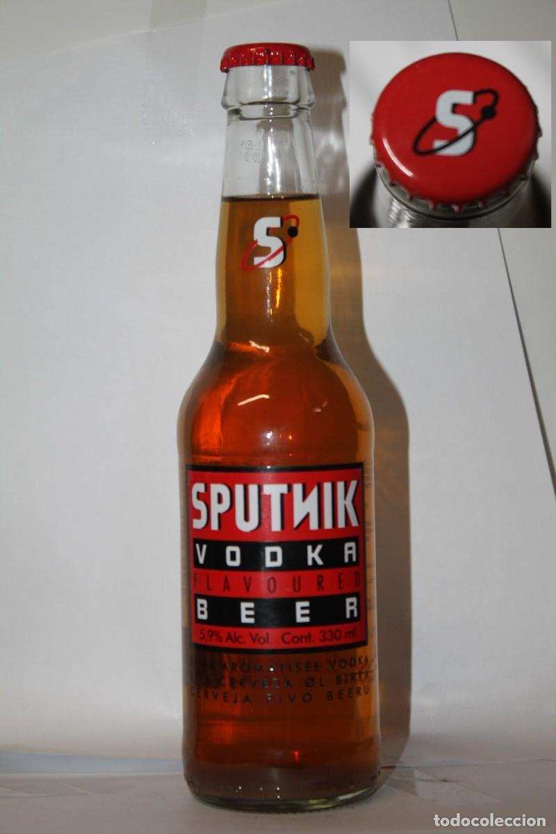 Coleccionismo de cervezas: BOTELLA CERVEZA SPUTNIK VODKA, 33 CL. LLENA