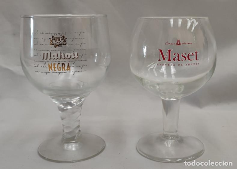 Coleccionismo de cervezas: LOTE DE 2 COPAS DE CERVEZA, MAHOU NEGRA Y ARTESANA DE ABADIA MASET, 15,5 Y 15 CM