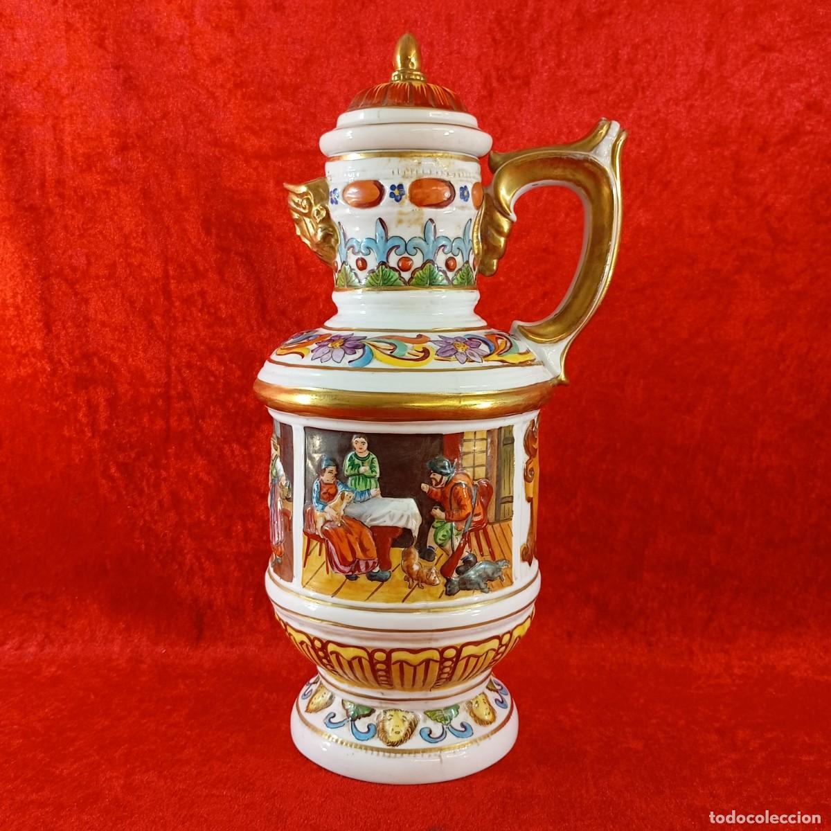 Coleccionismo de cervezas: ANTIGUA JARRA DE CERVEZA - DE PORCELANA POLICROMADA - EUROPA CENTRAL - COSTUMBRISTA - 36 X 20 CM
