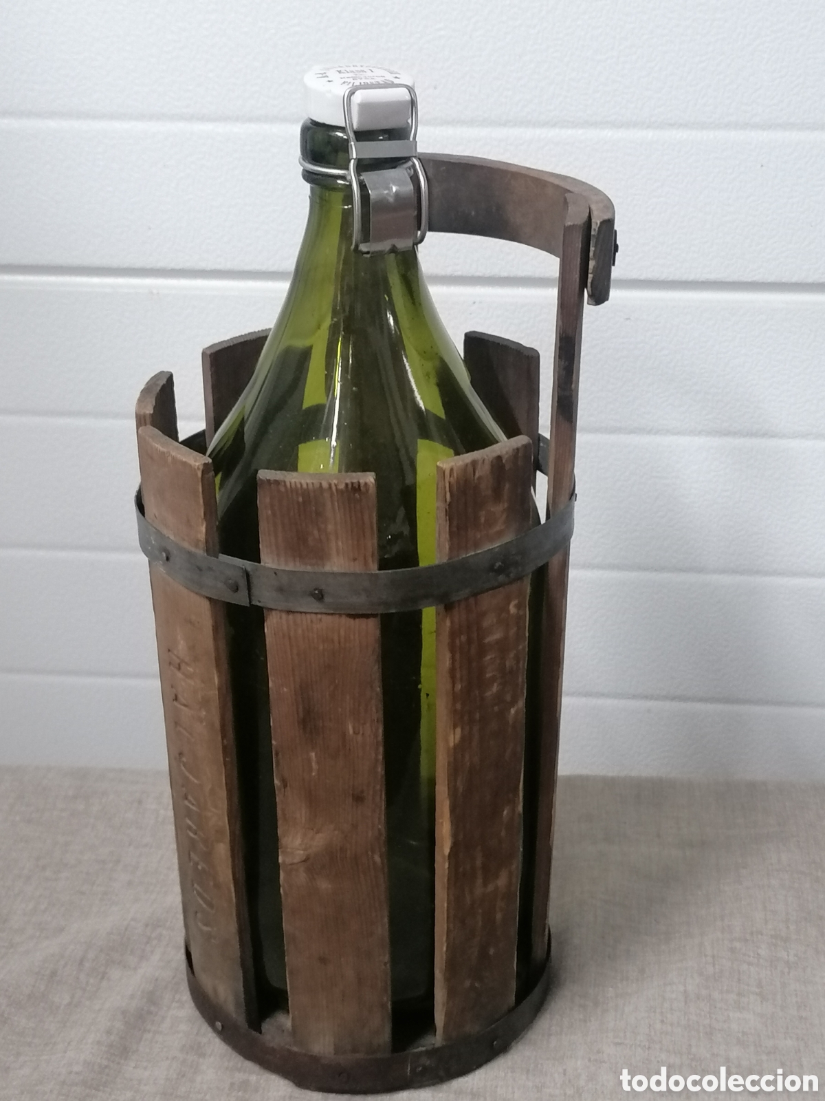 Coleccionismo de cervezas: Botella de cerveza antigua con caja