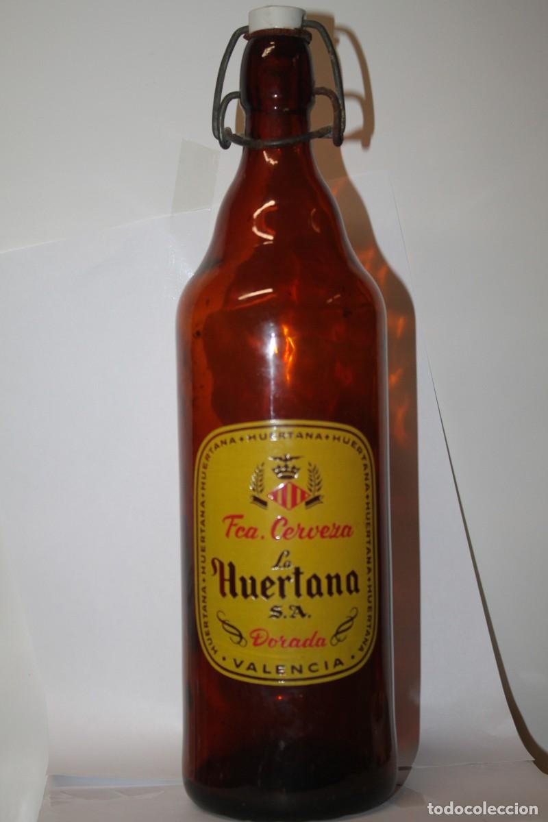 Coleccionismo de cervezas: RARA BOTELLA CERVEZA LA HUERTANA, LITRO