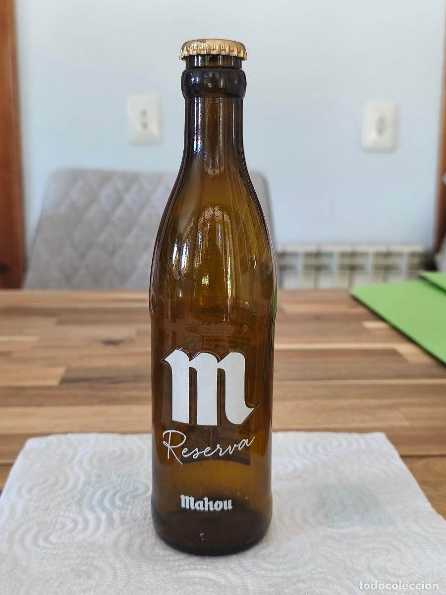 Coleccionismo de cervezas: BOTELLA VAC&Iacute;A CON ETIQUETAS y CHAPA TAPON CORONA CERVEZA - MAHOU RESERVA