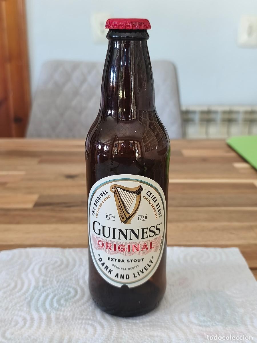 Coleccionismo de cervezas: BOTELLA VAC&Iacute;A CON ETIQUETAS y CHAPA TAPON CORONA CERVEZA - GUINNESS ORIGINAL EXTRA STOUT