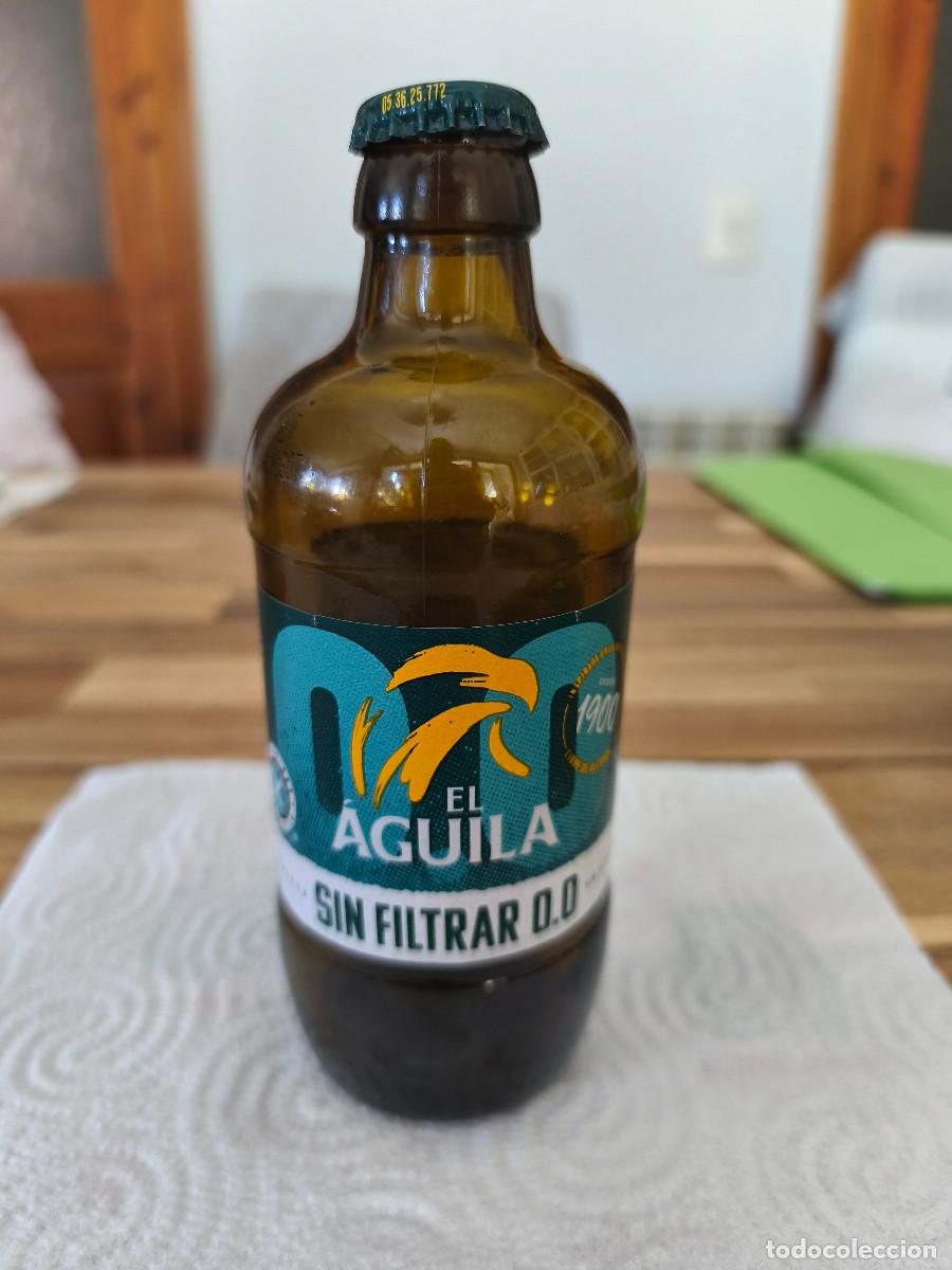 Coleccionismo de cervezas: BOTELLA VAC&Iacute;A CON ETIQUETAS y CHAPA TAPON CORONA CERVEZA - EL AGUILA SIN FILTRAR 0.0
