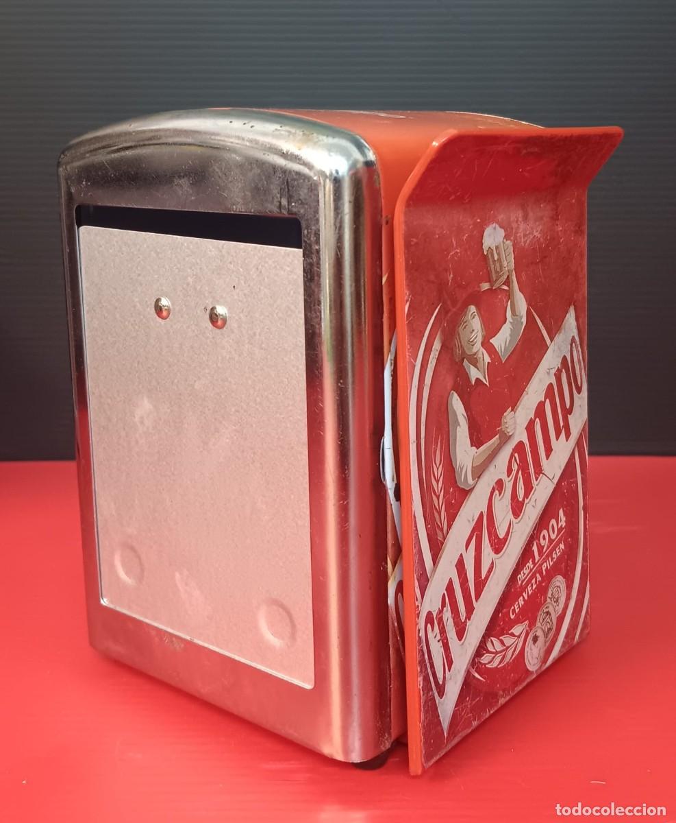 Coleccionismo de cervezas: SERVILLETERO DE LATA CERVEZA CRUZCAMPO